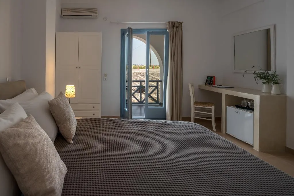 DOUBLE GARDEN VIEW Room, Caldera Romantica, Santorini