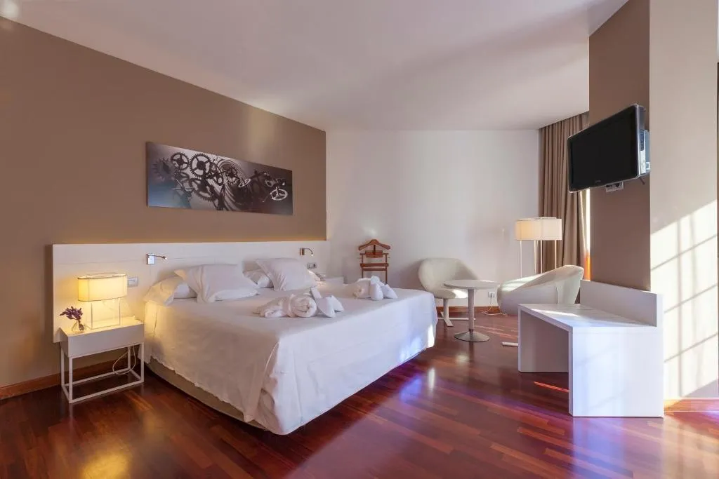 JUNIOR SUITE STANDARD Room, URH Ciutat de Mataró, Barcelona