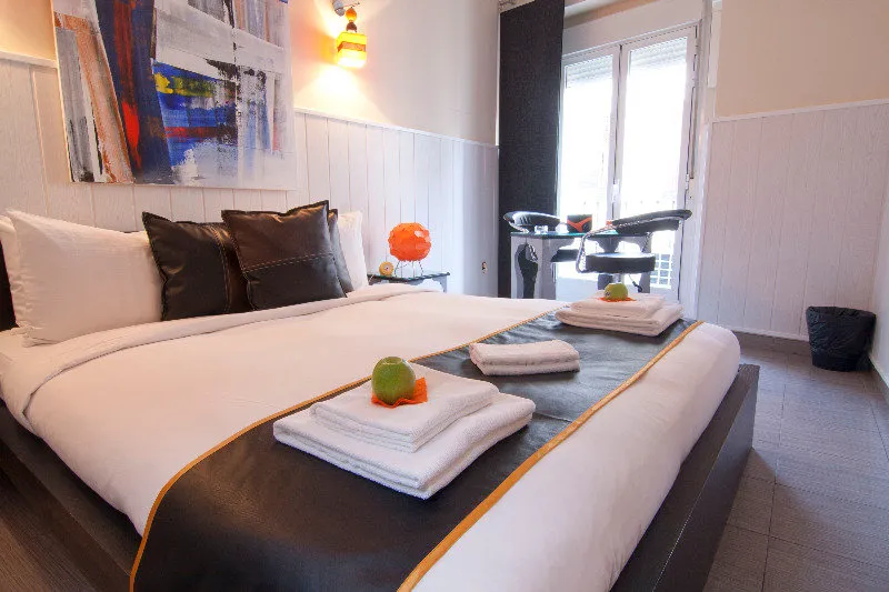 Room, Oxum, Madrid