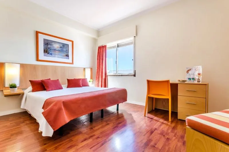 FAMILY ROOM CAPACITY 4 Room, Jardim da Amadora, Lisbon