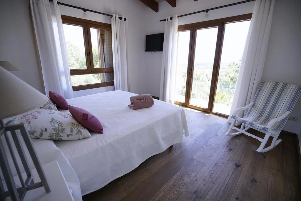 VILLA FIVE BEDROOMS Room, Bou Ros Finca Es Foners, Majorca