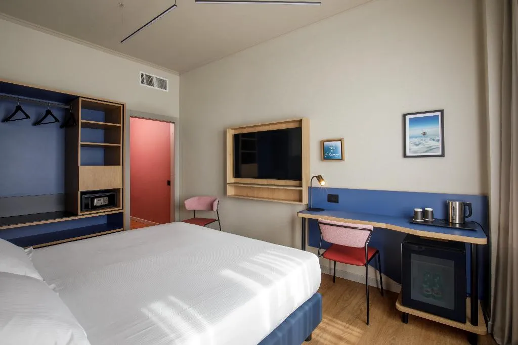 DOUBLE KING SIZE BED Room, Best Western Plus Globus Hotel, Rome