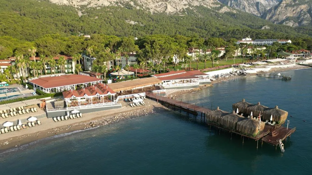 Pool, Crystal Flora Pearl Collection, Antalya