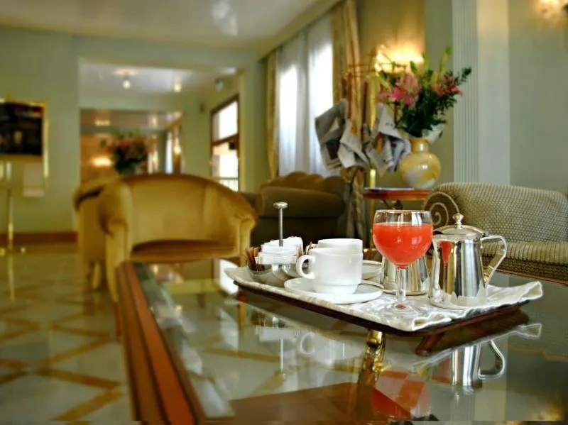 Lobby, Carlton Capri, Venice