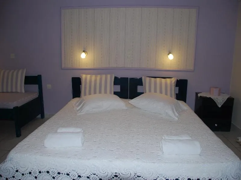 STUDIO CAPACITY 3 Room, Kavos Psarou Studios And Apartments, Zante