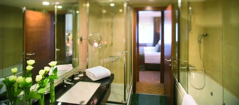 TWIN SUPERIOR Room, Mövenpick Izmir, Izmir