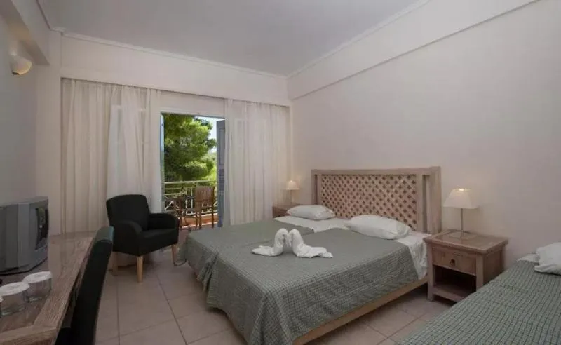 TRIPLE CLASSIC Room, Alonissos Beach Bungalows & Suites Hotel, Skiathos