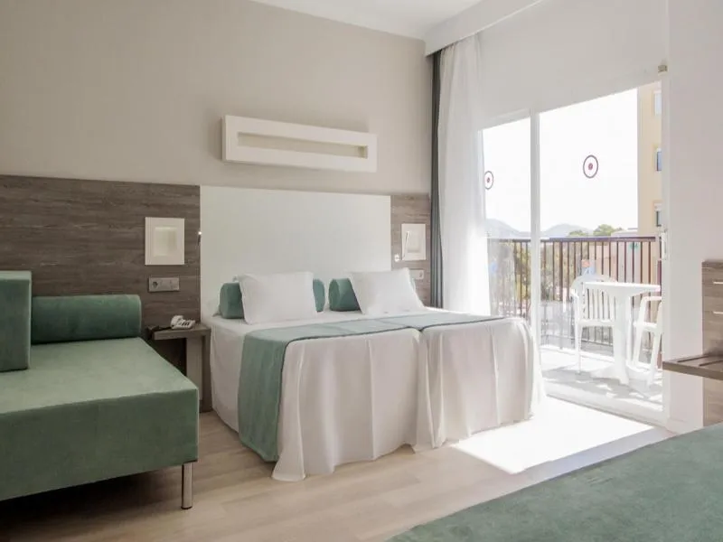 Room, FERGUS Bermudas, Majorca
