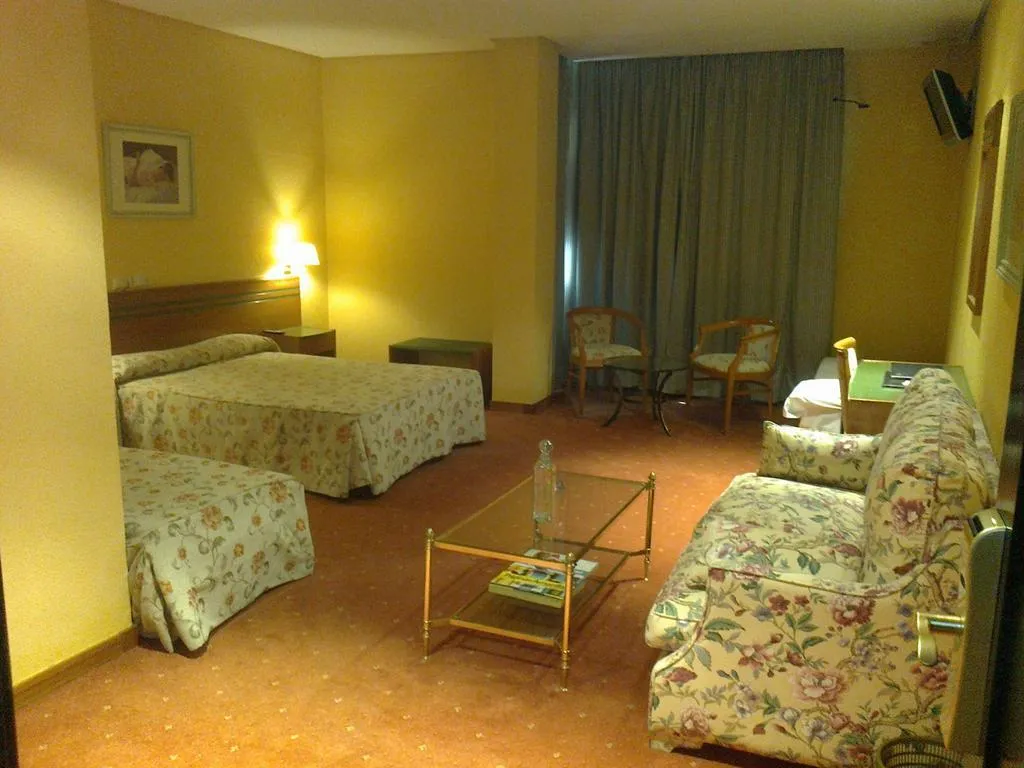 DOUBLE STANDARD Room, Torre Hogar, Madrid