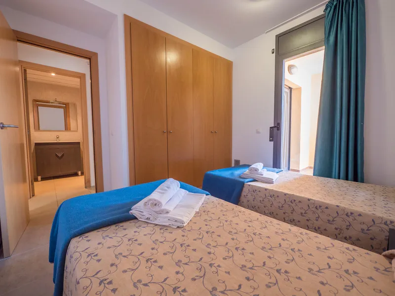 APARTMENT CAPACITY 6 TWO BEDROOMS Room, Apartaments AR Niu d'Or, Costa Brava
