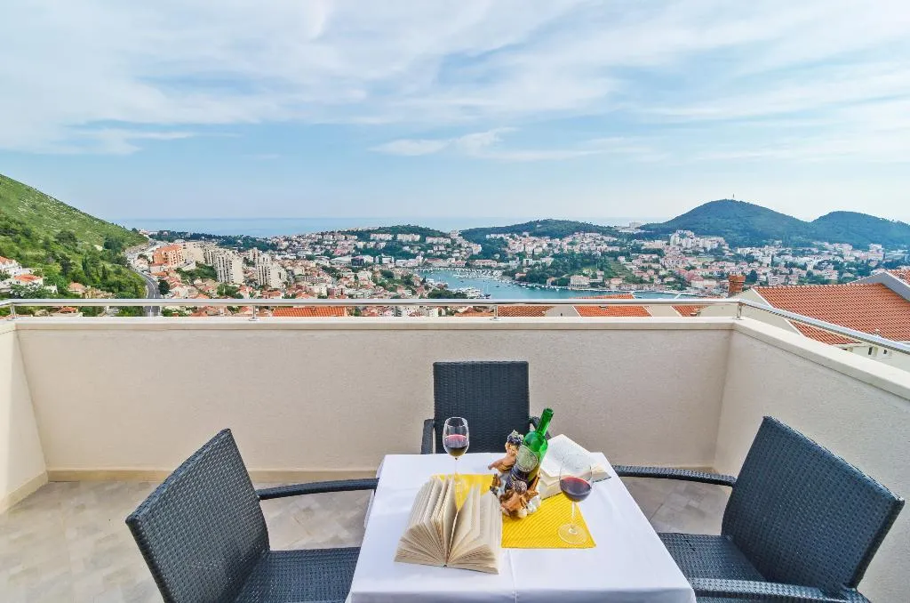 APARTMENT TWO BEDROOMS Room, Apartments Villa Dadic, Dubrovnik