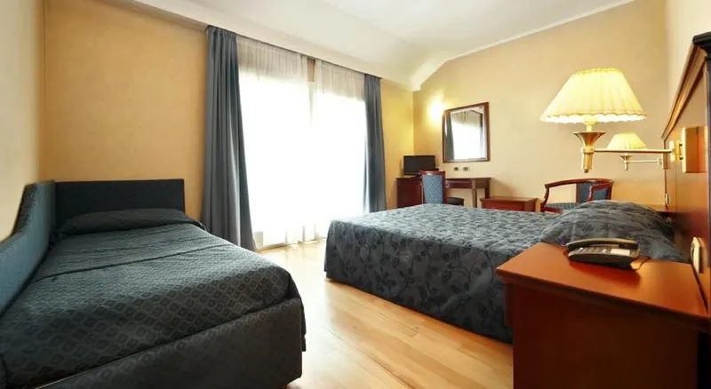 TRIPLE STANDARD Room, Hotel Terminal Milano, Milan