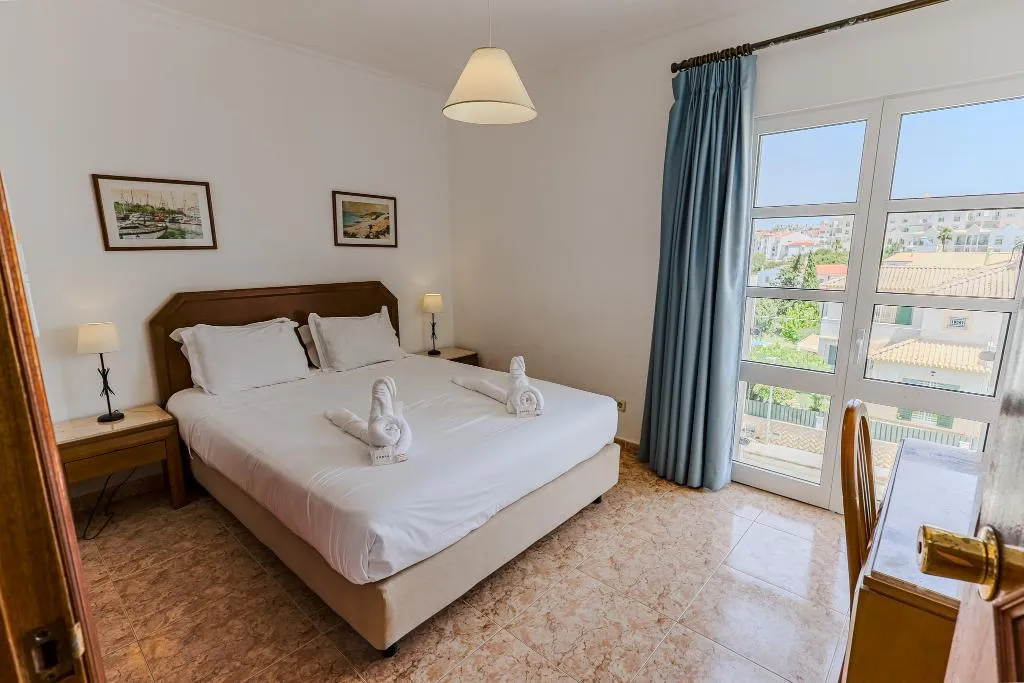 APARTMENT CAPACITY 7 THREE BEDROOMS Room, Benvindo Apartamentos by Umbral, Algarve