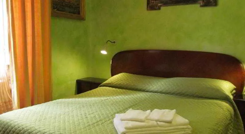 Room, Althea Rooms, Florence