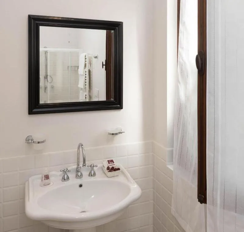 Room, Sonder Salute Palace, Venice