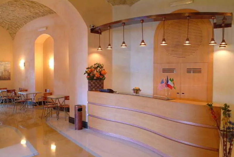 Lobby, Clarean, Naples