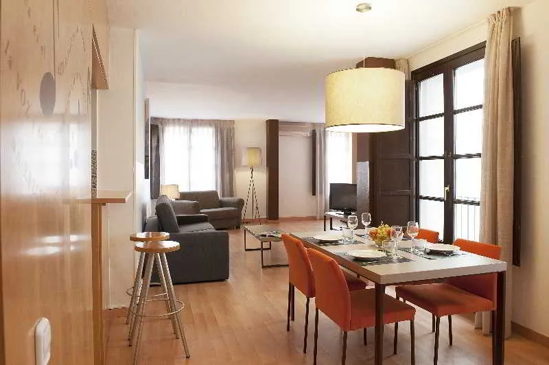 Room, MH Apartments Opera Rambla, Barcelona