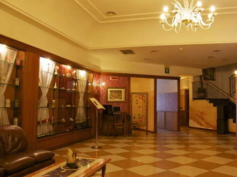 Lobby, Business Hotel, Naples
