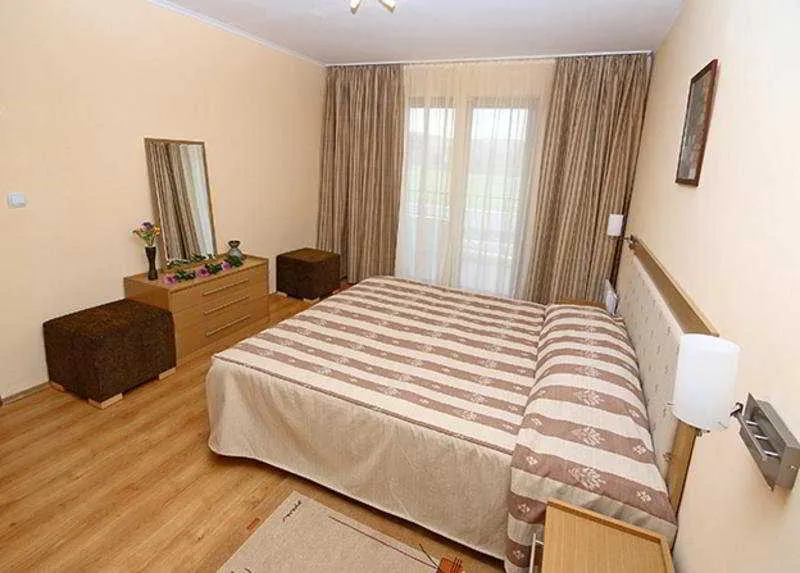 Room, Martinez, Bourgas