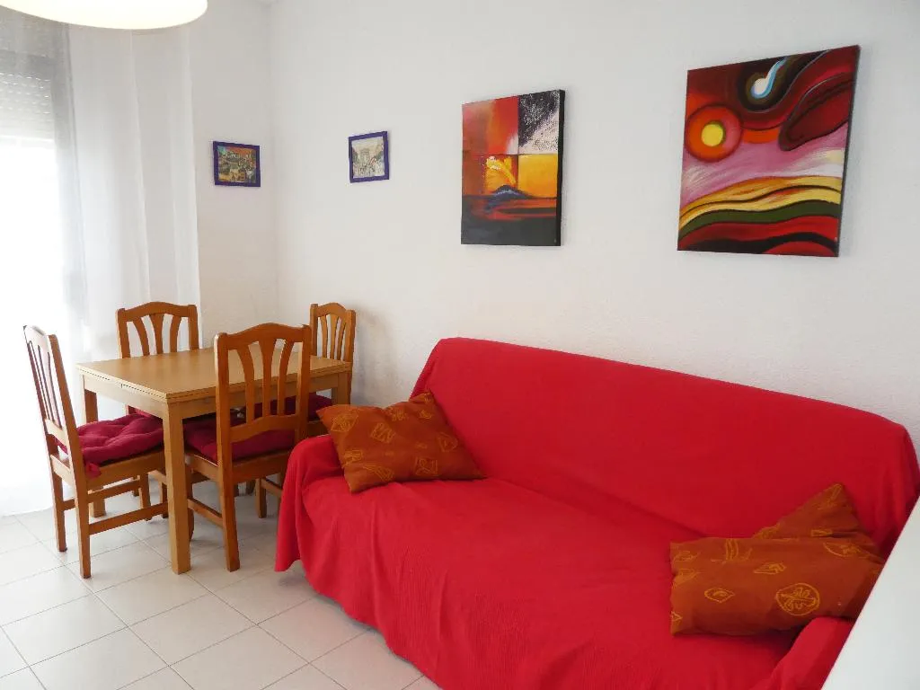 APARTMENT CAPACITY 6 TWO BEDROOMS Room, Apartamentos Surfing3000, Valencia