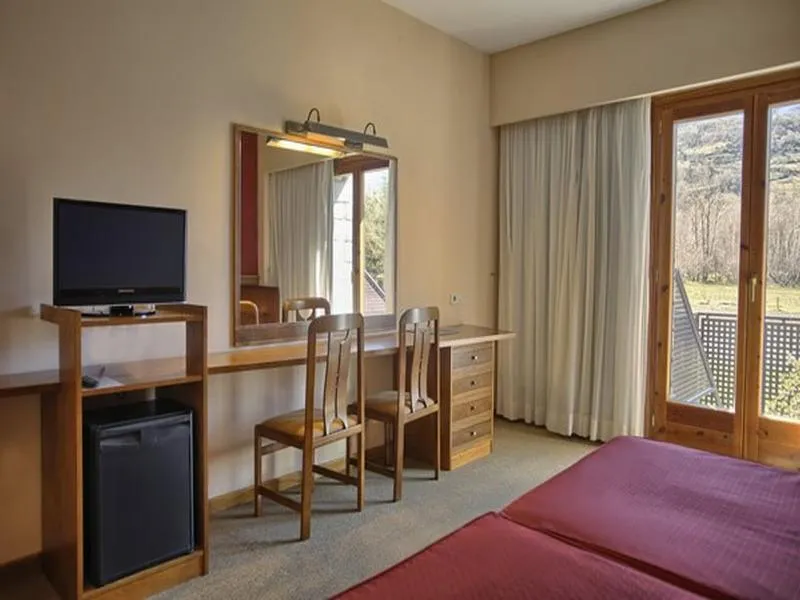 Double or Twin CAPACITY 3 Room, Sommos Hotel Benasque Spa, Barcelona