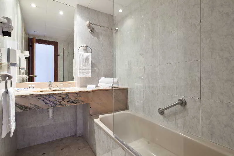 Room, Columbus, Costa Brava