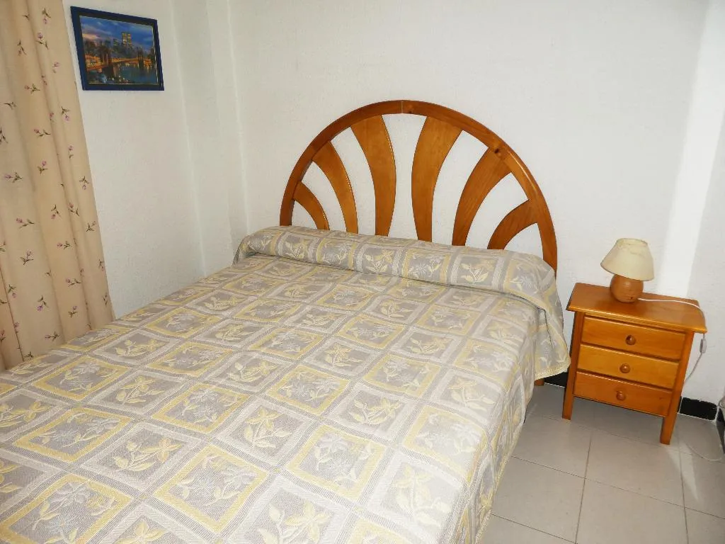 APARTMENT CAPACITY 6 TWO BEDROOMS Room, Apartamentos Surfing3000, Valencia