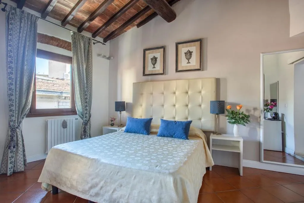 General view, Giuliani Home, Florence