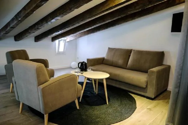 Room, El Siglo, Valencia