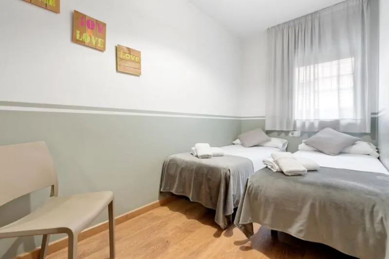 APARTMENT CAPACITY 4 TWO BEDROOMS Room, Sensation Authentic Gracia, Barcelona