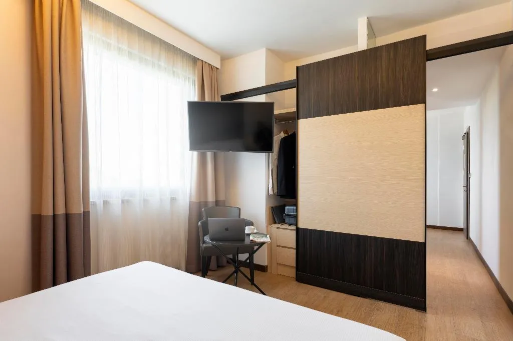 General view, WarmtHotel, Rome