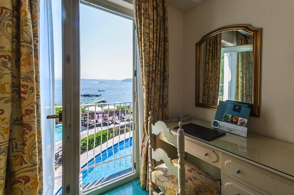 Double or Twin COMFORT SEA VIEW Room, Punta Molino Beach Resort & SPA, Naples