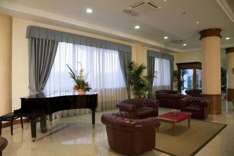 Lobby, Gold, Naples