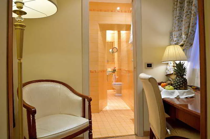 Room, Hotel Homs, Rome