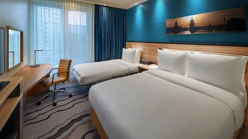 FAMILY ROOM CONNECTING ROOM Room, Hampton by Hilton Berlin City Alexanderplatz, Berlin