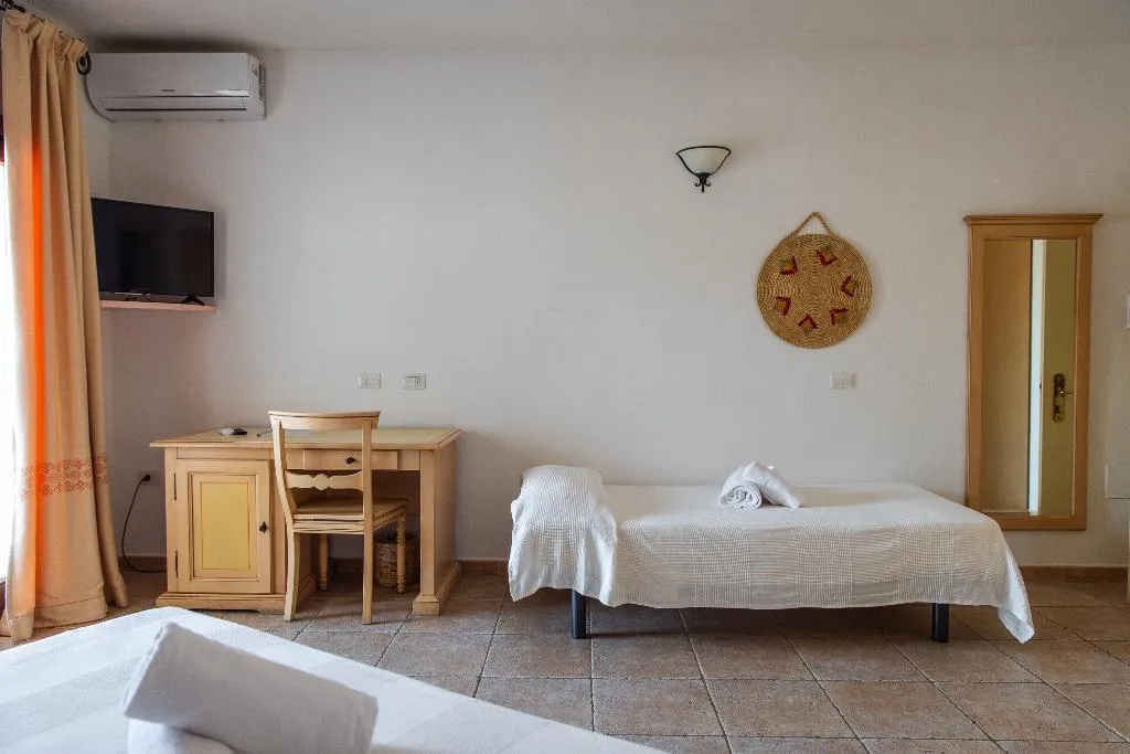 TRIPLE STANDARD Room, Hotel Pedra Santa, Olbia