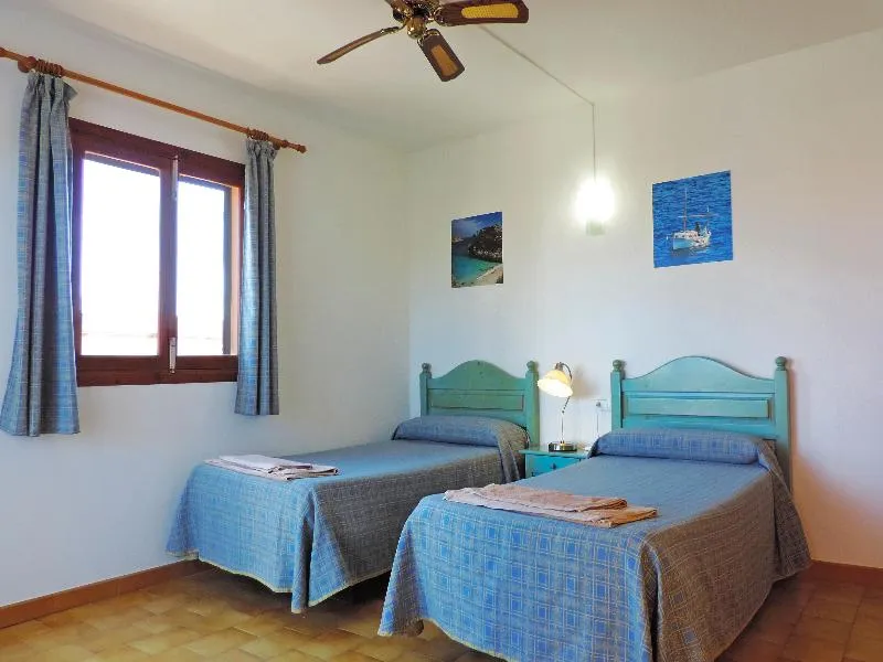 APARTMENT CAPACITY 5 TWO BEDROOMS Room, Apartamentos Vistalmar, Majorca