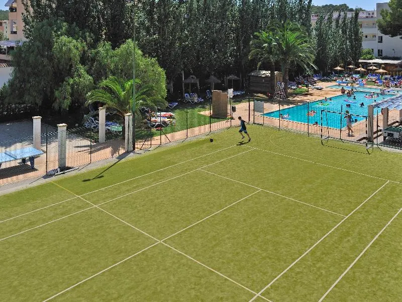 Sports and Entertainment, Globales Playa Santa Ponsa, Majorca