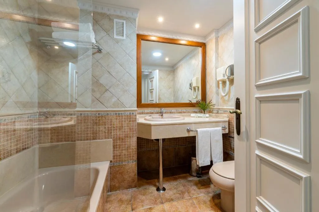 DOUBLE SINGLE USE CLUB Room, Silken Antequera Hills, Andalucia
