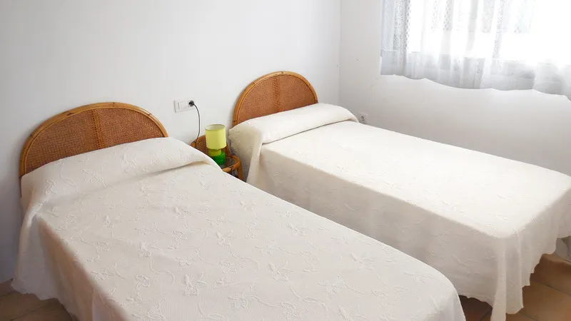 APARTMENT CAPACITY 6 TWO BEDROOMS Room, Apartamentos Font Nova 3000, Valencia