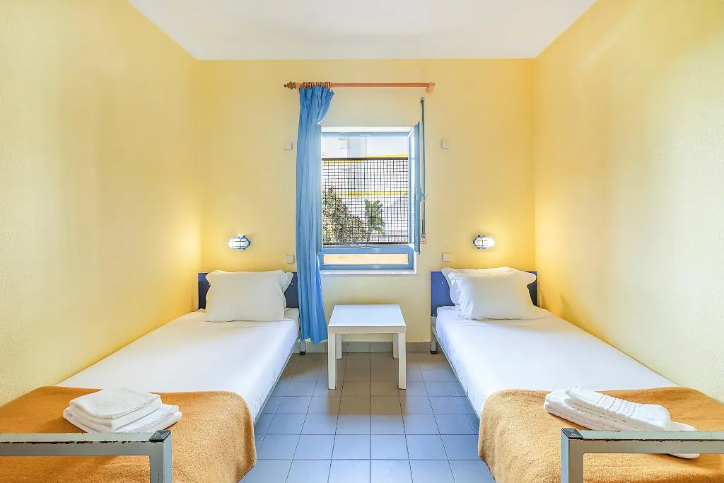 TWIN WITH SHARED BATHROOM Room, Hi Lagos - Pousada de Juventude, Algarve