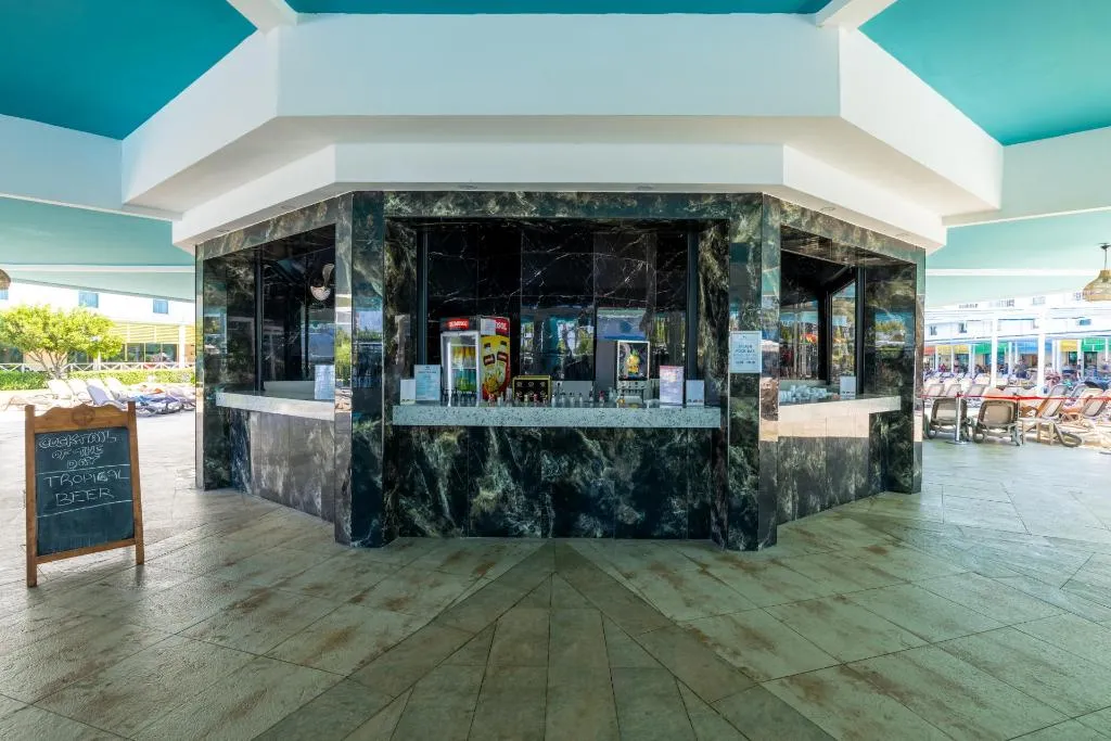 Bar, Crystal Admiral Aqua Collection, Antalya