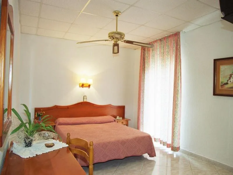 SINGLE STANDARD Room, Apartamentos Neptuno Calella, Costa Brava