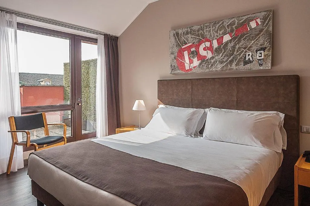 DOUBLE SUPERIOR Room, Palazzo Delle Stelline, Milan