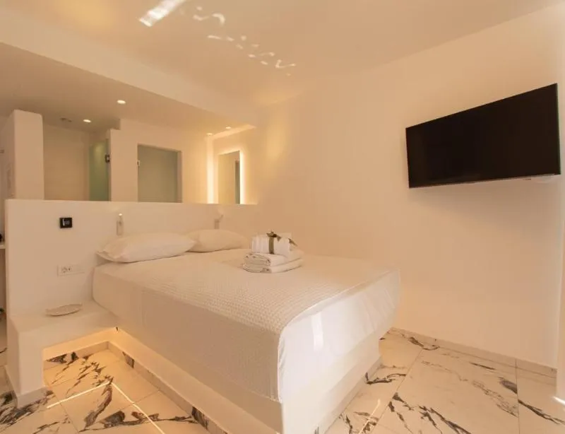 DOUBLE CAPACITY 2 Room, Bianco A Nero, Mykonos