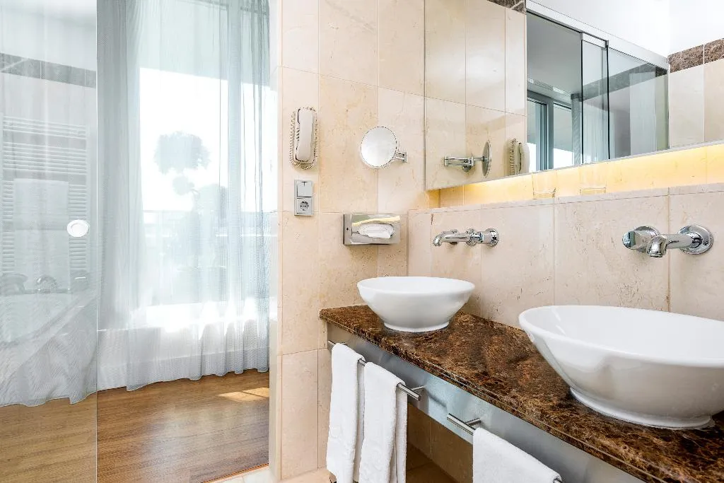 JUNIOR SUITE CAPACITY 3 Room, NH Collection Berlin Mitte Friedrichstrasse, Berlin
