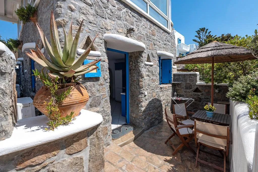 JUNIOR SUITE POOL VIEW Room, Mykonian Iros, Mykonos