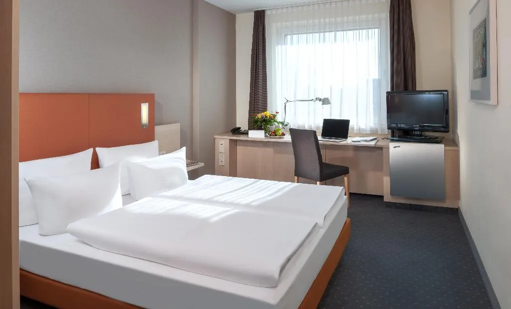 DOUBLE BUSINESS QUEEN BED Room, Essential by Dorint Berlin-Adlershof, Berlin