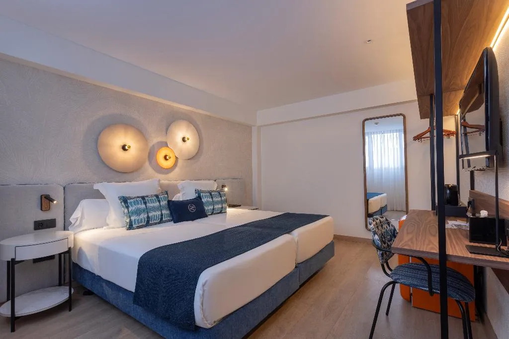 Room, Lima, Costa Del Sol