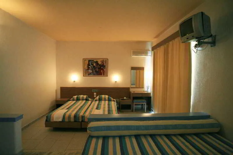 Room, Irinna, Rhodes